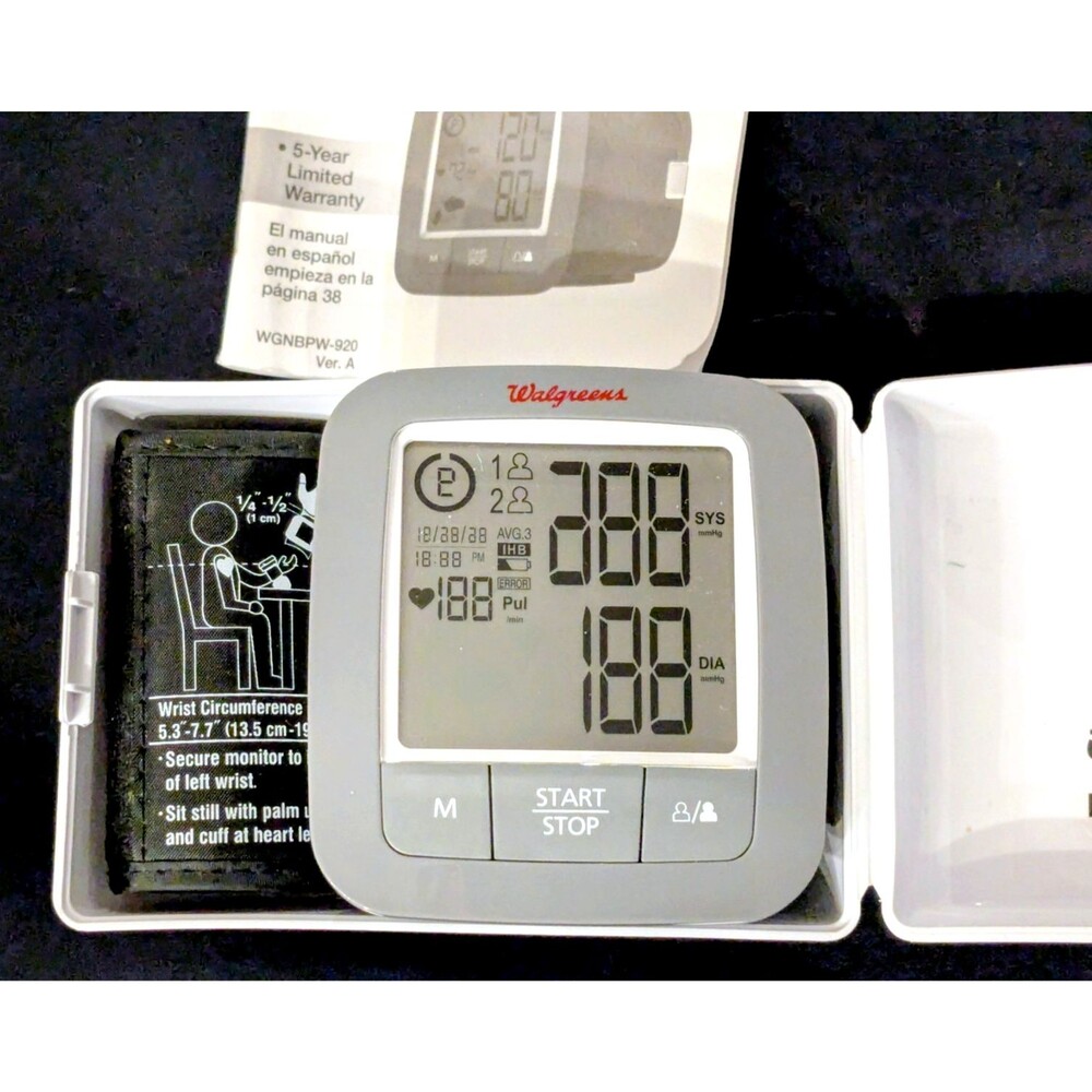 Walgreens Deluxe GentleInflate Wrist Blood Pressure Digital Monitor w/Case EUC